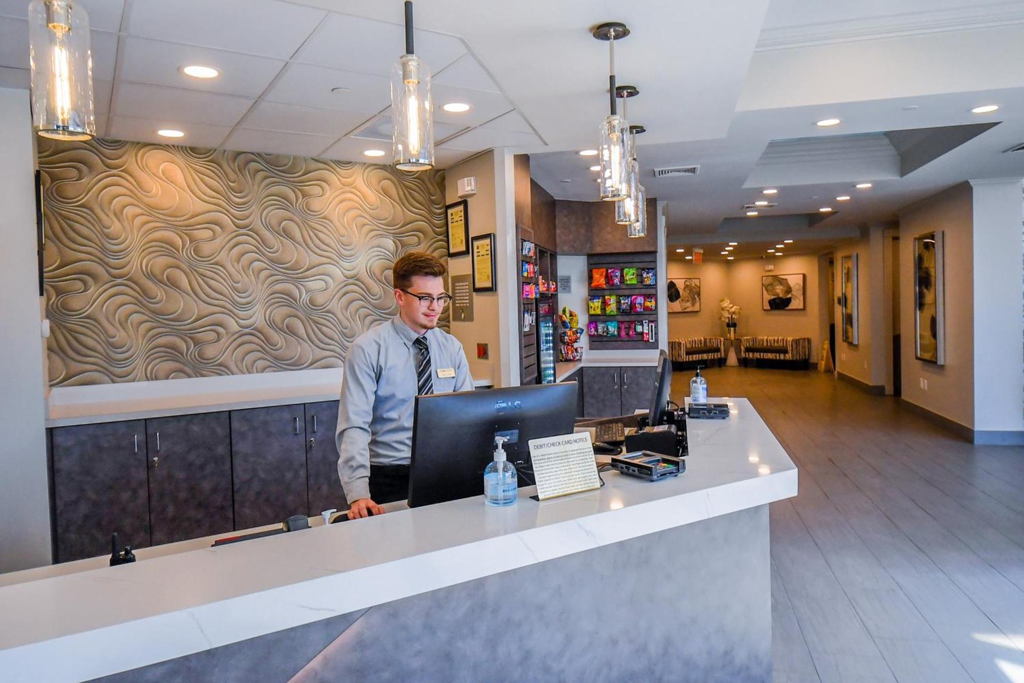 מורגנטאון Euro-Suites Hotel מראה חיצוני תמונה
