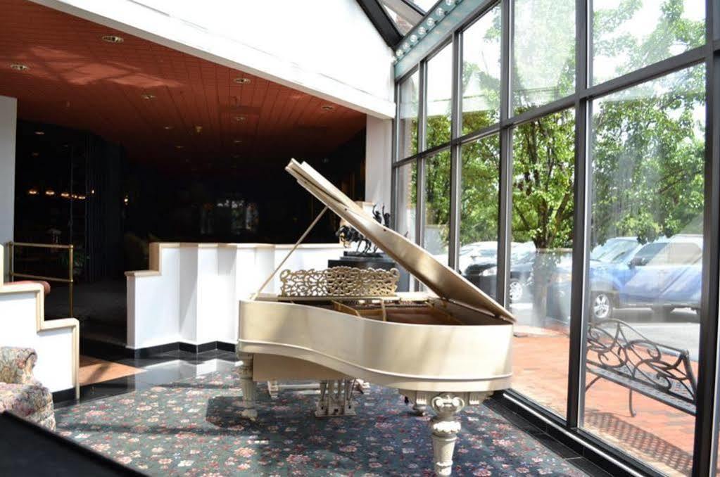 מורגנטאון Euro-Suites Hotel מראה חיצוני תמונה